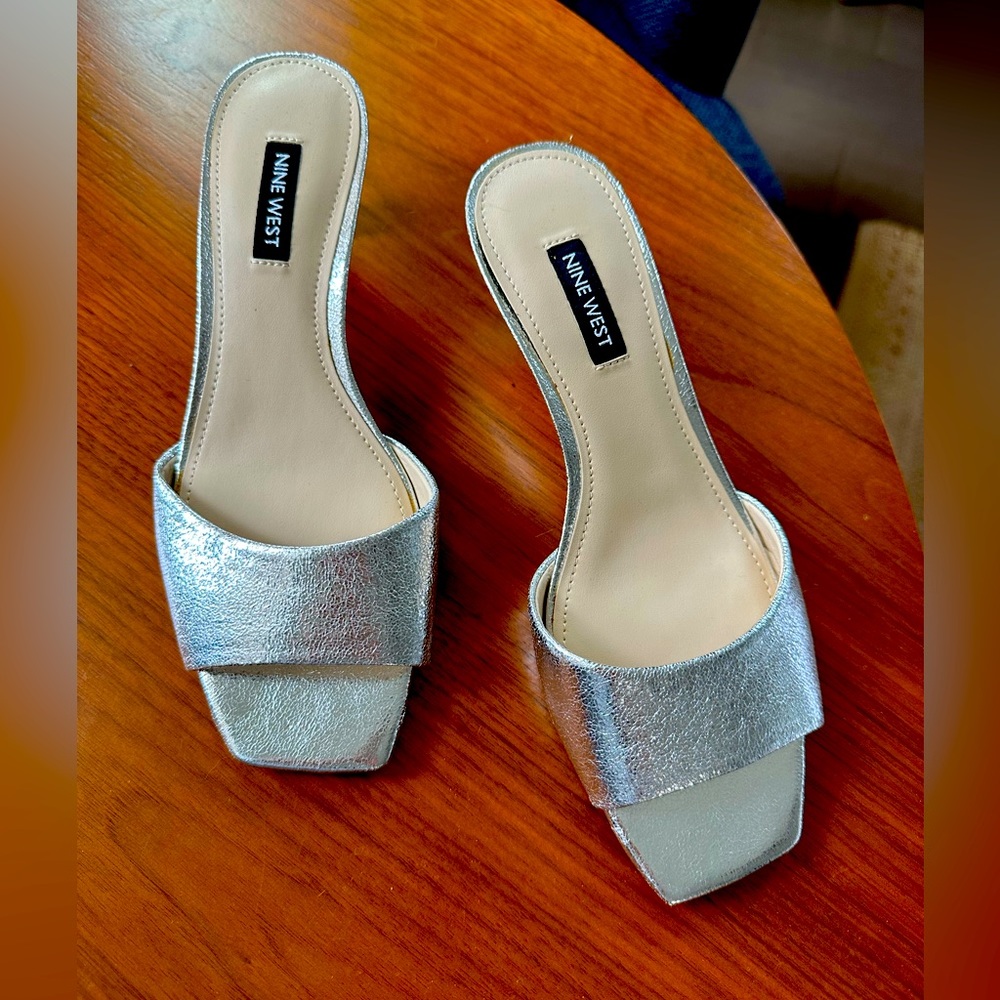 Nine West silver slide sandal kitten heels- 6.5